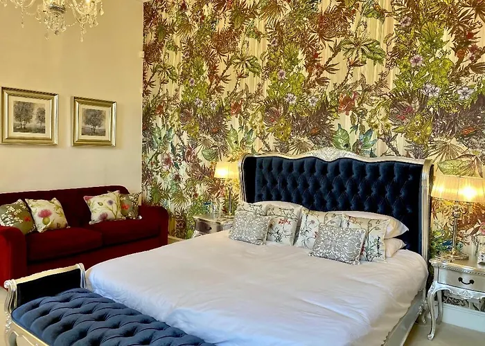 Private Room & Bathroom In Manor House